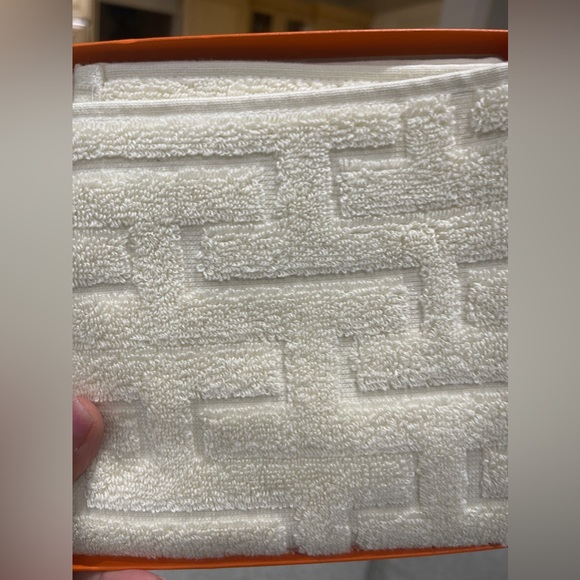 Hermes Towel and box set Hand New with tag and box - Picture 6 of 8